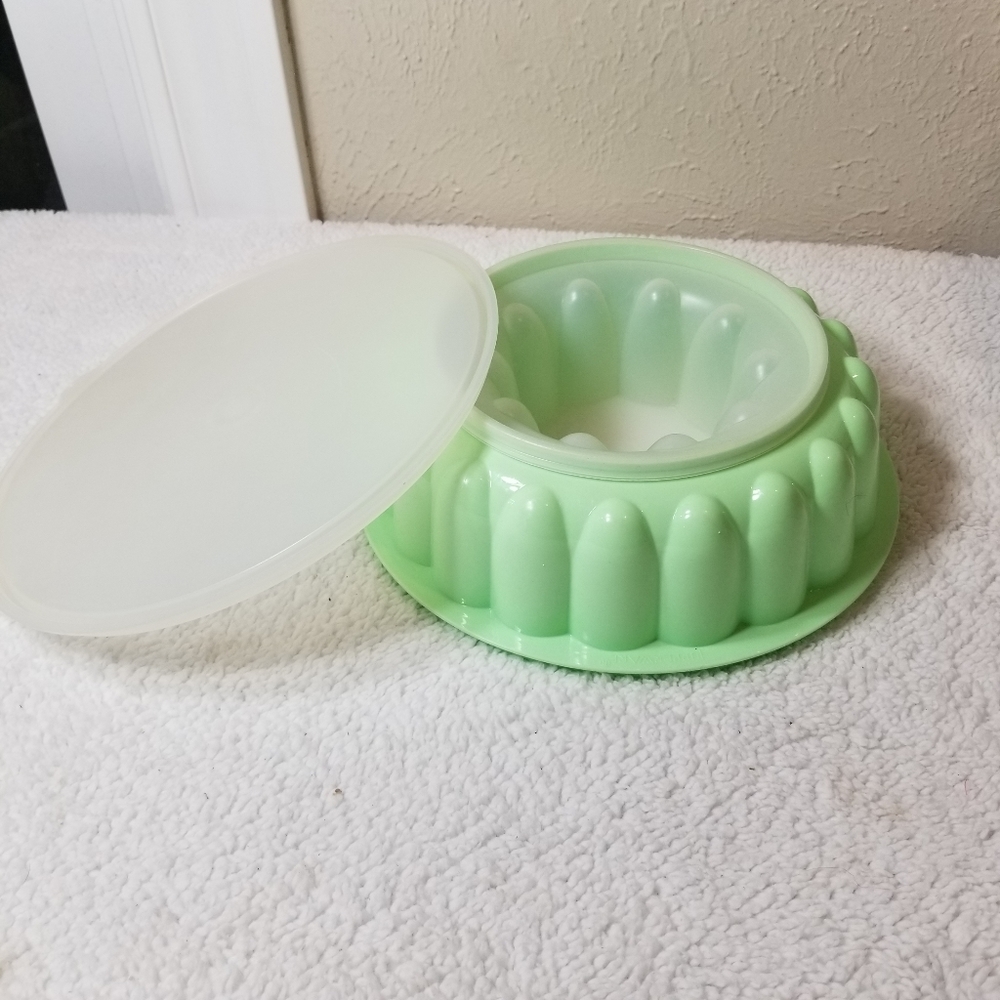 Tupperware Jell-O Mold 3 Piece Set Green - Picture 2 of 4